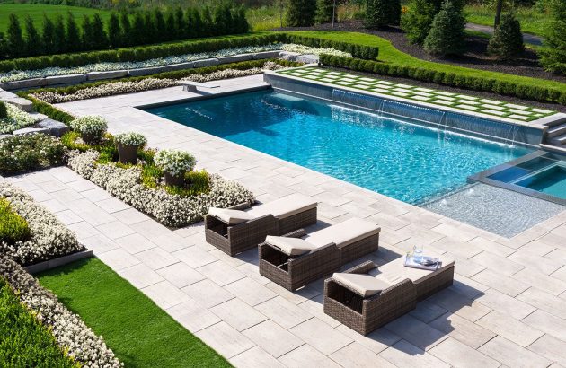 patio-paver-slabs-Travertina-Raw-dalle-de-patio-2019-US041-9744_WhiteFlowers