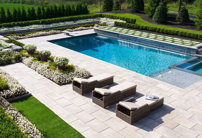 patio-paver-slabs-Travertina-Raw-dalle-de-patio-2019-US041-9744_WhiteFlowers