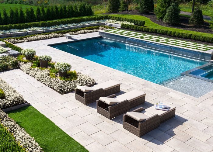 patio-paver-slabs-Travertina-Raw-dalle-de-patio-2019-US041-9744_WhiteFlowers